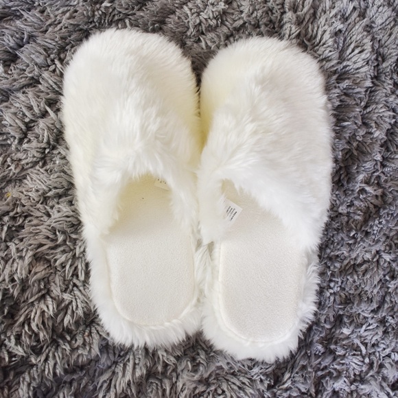 furry house shoes